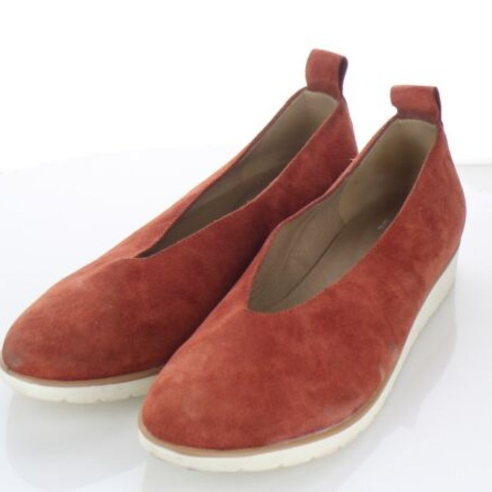 EILEEN FISHER RUST SUEDE FLATS 9.5